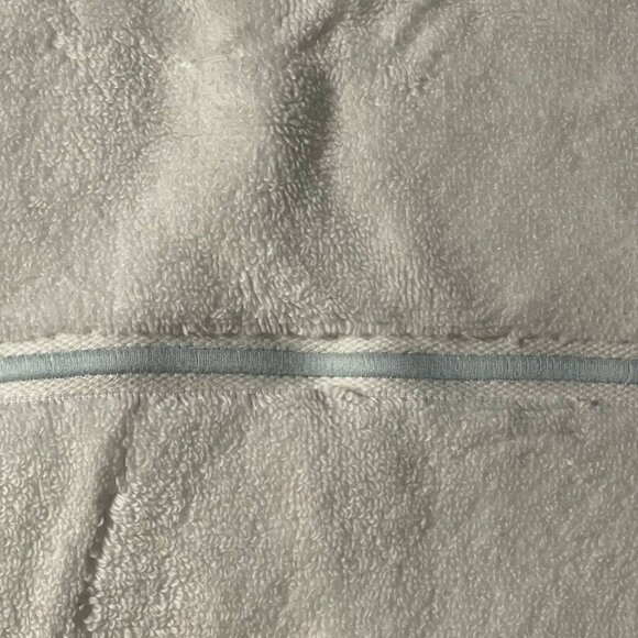 bundle of3 white hand towels - Picture 3 of 8